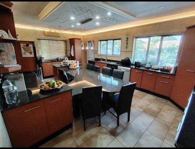 4 BEDROOM HOUSE FOR SALE IN LA LUCIA